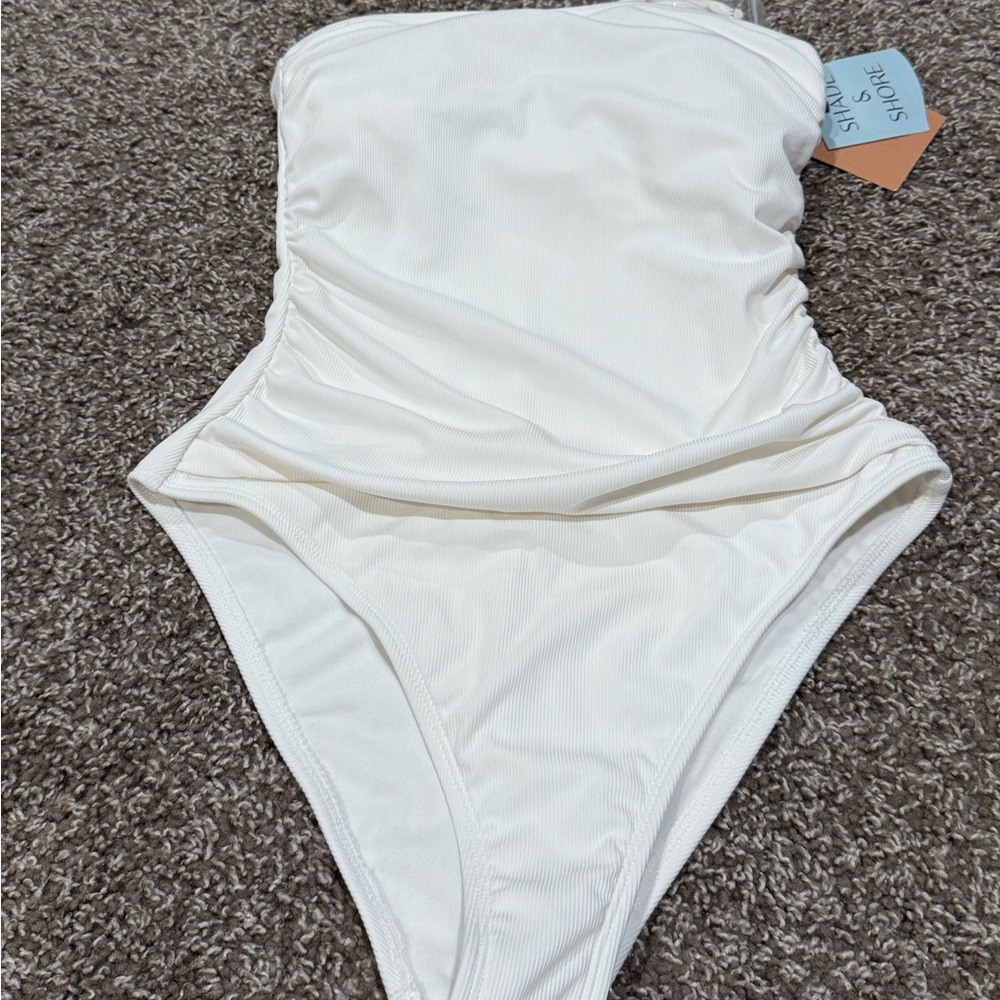 🍦White Strapless Swimsuit